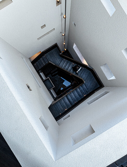 Hotel Poodom Deqin Meri / BUZZ/ Büro Ziyu Zhuang - Imagem 9 de 49