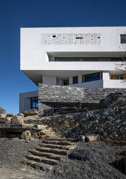 Hotel Poodom Deqin Meri / BUZZ/ Büro Ziyu Zhuang - Fotografia de Exterior
