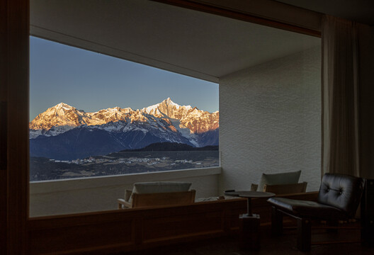 Hotel Poodom Deqin Meri / BUZZ/ Büro Ziyu Zhuang - Fotografia de Interiores
