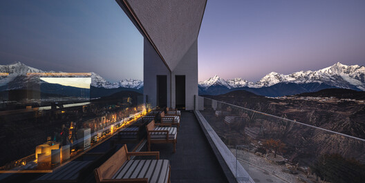 Hotel Poodom Deqin Meri / BUZZ/ Büro Ziyu Zhuang - Imagem 22 de 49