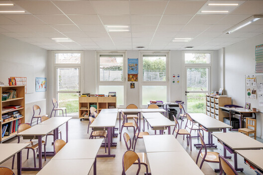 School Group Cap de Bos / BPM Architectes - Interior Photography, Dining room, Table, Chair