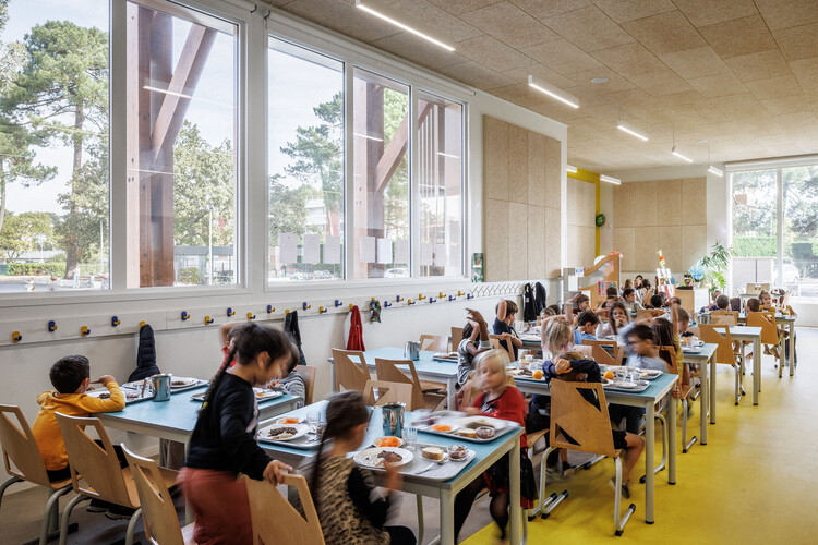 Grupo Escolar Cap de Bos / BPM Architectes - Fotografia de Interiores, Cadeira