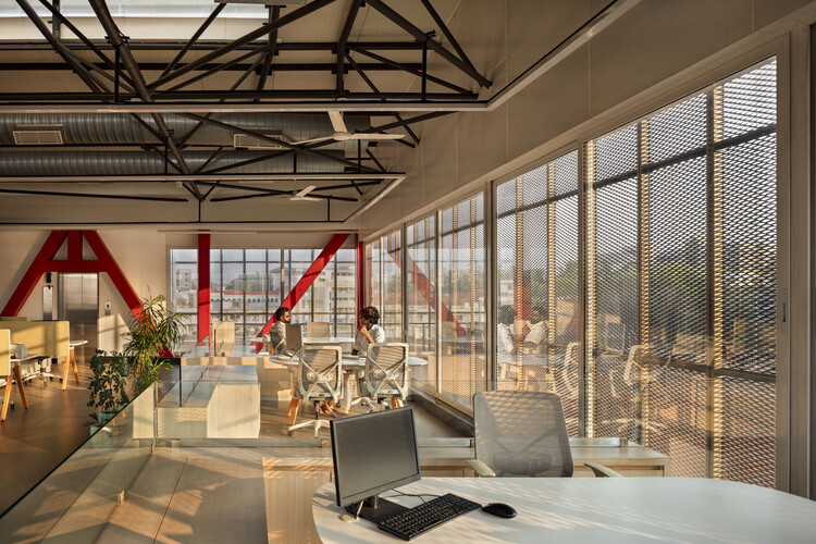 Espaço Hover – Ampliação da Sede da Sociedade KLE / Thirdspace Architecture Studio - Fotografia de Interiores, Sala de Estar, Cadeira