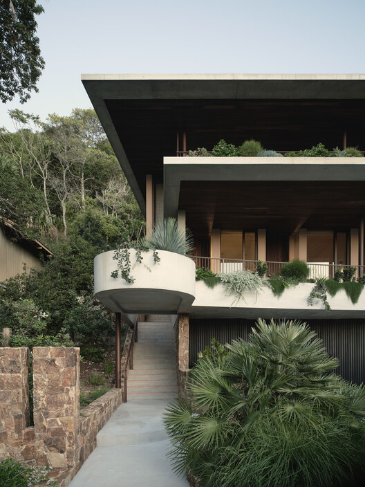 Brahminy House / HGA.Studio - Exterior Photography, Balcony
