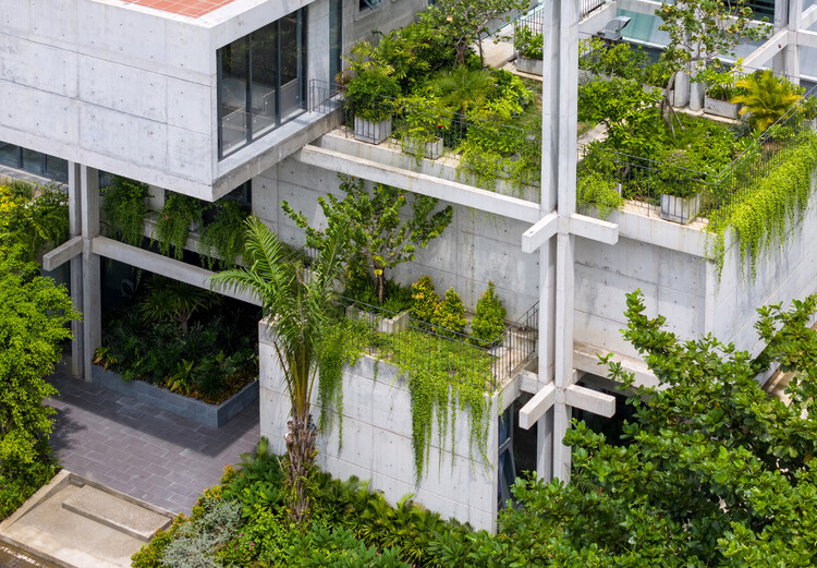 Oficinas de fábrica textil / Ho Khue Architects - Fotografía exterior, Balcón