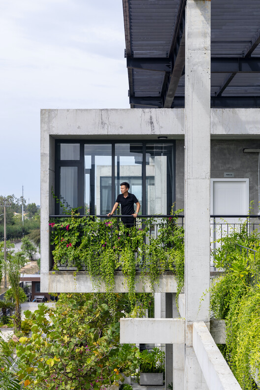 Oficinas de fábrica textil / Ho Khue Architects - Fotografía exterior, Balcón