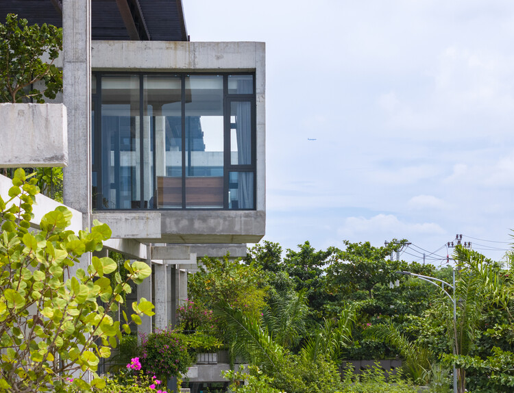 Oficinas de fábrica textil / Ho Khue Architects - Fotografía exterior, Concreto, Balcón