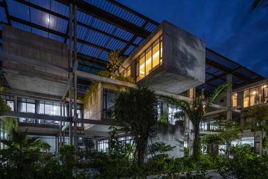 Oficinas de fábrica textil / Ho Khue Architects - Fotografía exterior, Balcón