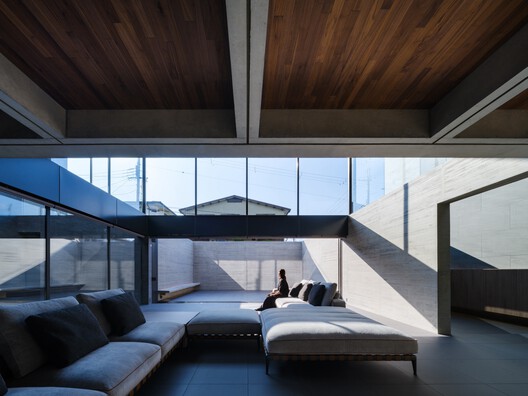 Element House / APOLLO Architects & Associates - Interior Photography, Living Room, Wood, Glass, Concrete