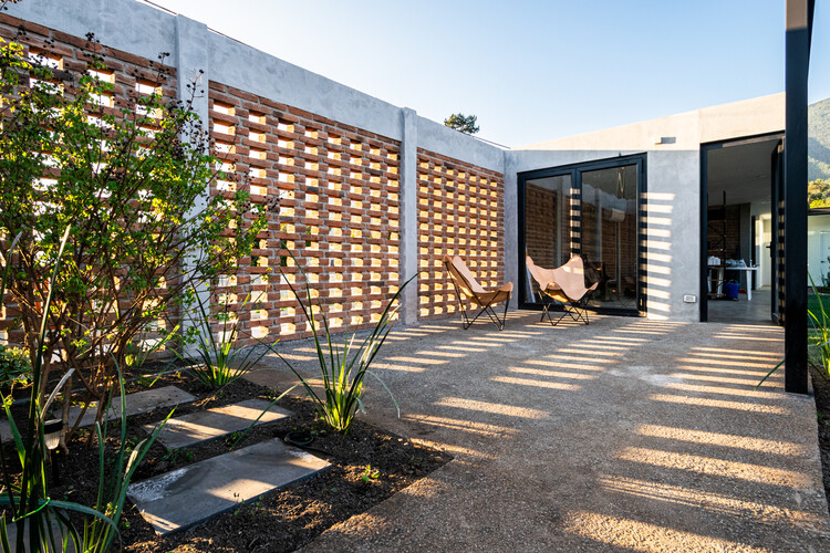 Casa P021 / Orfali & Ehrenfeld - Fotografía exterior, Concreto, Patio interior