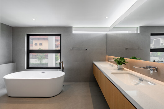 Flovik House / Fabian Tan Architect - Interior Photography, Bathroom, Sink, Bathtub, Countertop