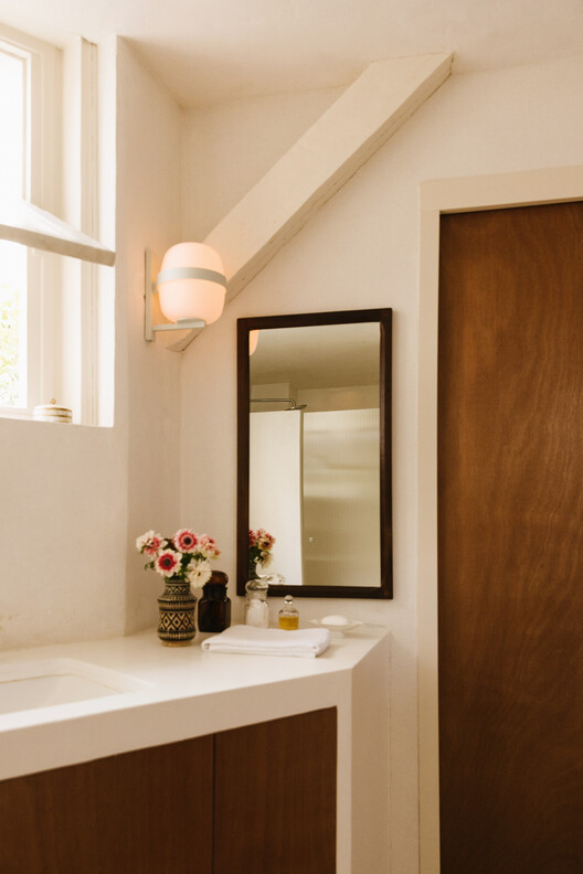 Apartment / Rudy Guénaire - Interior Photography, Bathroom, Wood, Lighting, Sink
