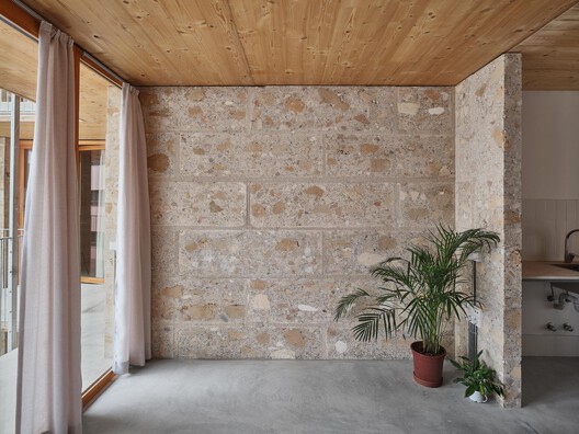 Unidades de vivienda social 2104 / HARQUITECTES - Fotografía interior, Madera, Concreto