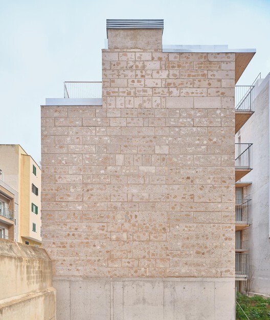 Unidades de vivienda social 2104 / HARQUITECTES - Fotografía exterior, Ladrillo