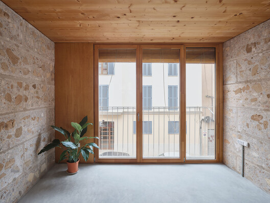 Unidades de vivienda social 2104 / HARQUITECTES - Fotografía interior, Madera, Concreto, Balcón