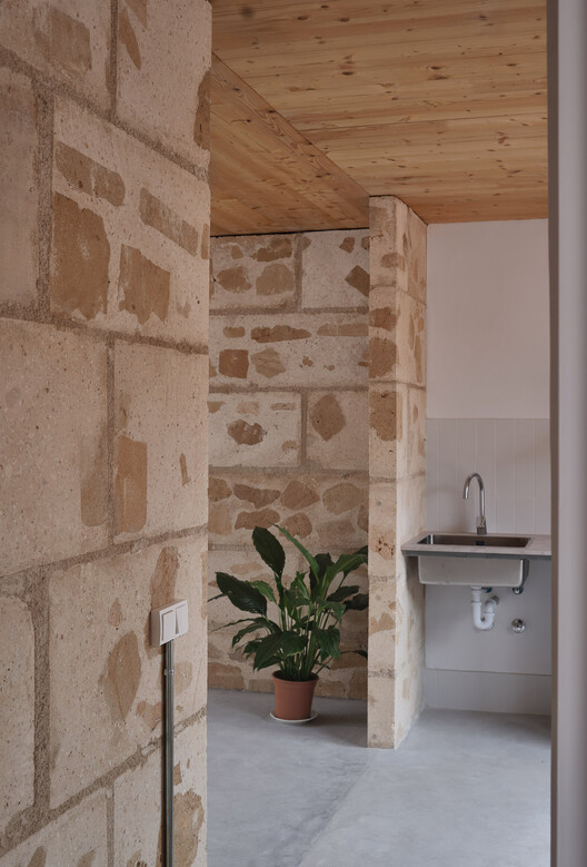 Unidades de vivienda social 2104 / HARQUITECTES - Fotografía interior, Baño, Ladrillo