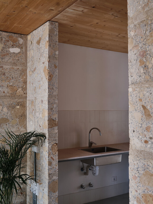 Unidades de vivienda social 2104 / HARQUITECTES - Fotografía interior, Madera, Concreto