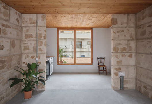 Unidades de vivienda social 2104 / HARQUITECTES - Fotografía interior, Madera, Concreto