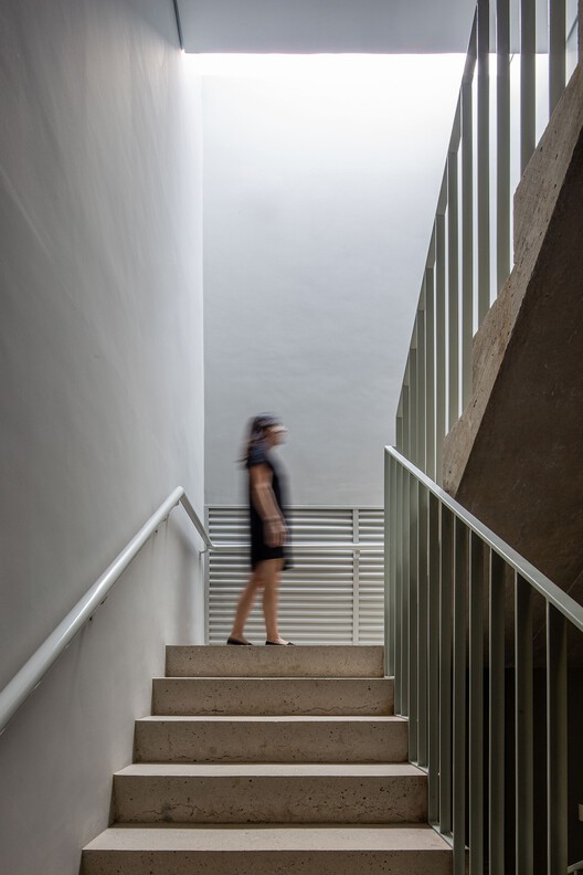 Residencial Janeiro 183 / DC Arquitetura + Basesete Arquitetos - Fotografia de Interiores, Escada, Corrimão