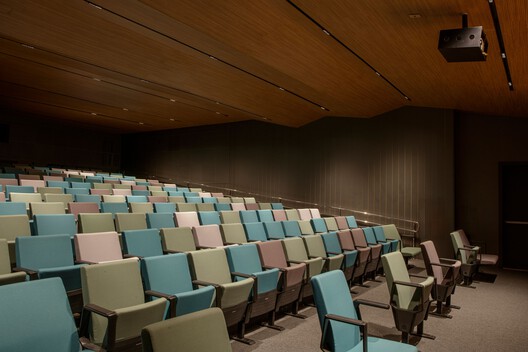 Colégio Bernoulli, Salvador / BCMF Arquitetos - Fotografia de Interiores, Sala de Estar, Cadeira