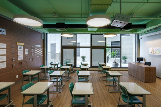 Colégio Bernoulli, Salvador / BCMF Arquitetos - Fotografia de Interiores, Sala de Jantar, Cadeira, Vidro