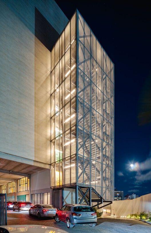 Colégio Bernoulli, Salvador / BCMF Arquitetos - Fotografia de Interiores, Vidro, Aço