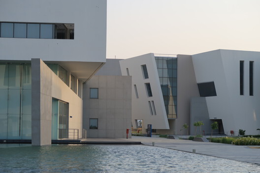 Tata Consultancy Services / Somaya Sampat  - Exterior Photography, Concrete
