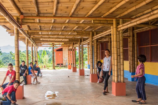 Construir con las comunidades: escuelas rurales que integran técnicas y materiales locales en Latinoamérica - Imagen 5 de 17