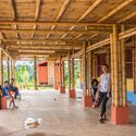 Construir con las comunidades: escuelas rurales que integran técnicas y materiales locales en Latinoamérica - Imagen 5 de 17