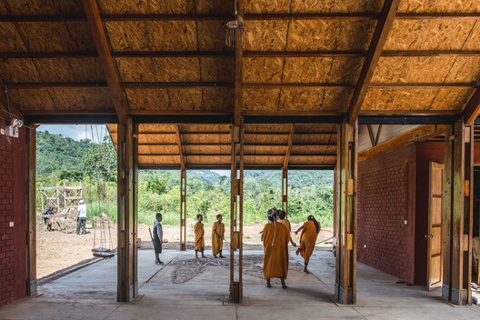 Construir con las comunidades: escuelas rurales que integran técnicas y materiales locales en Latinoamérica - Imagen 10 de 17