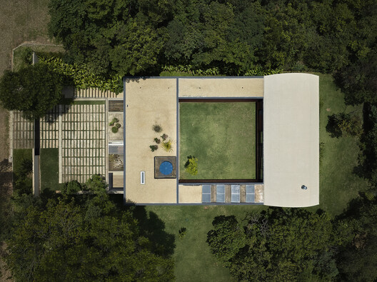 Casa Bóveda / Play Arquitetura - Fotografía exterior, Jardín, Patio interior