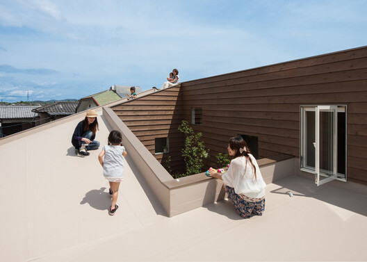 How to Design Residential Urban Terraces: Strategies for Living Well in High Places - Image 3 of 21