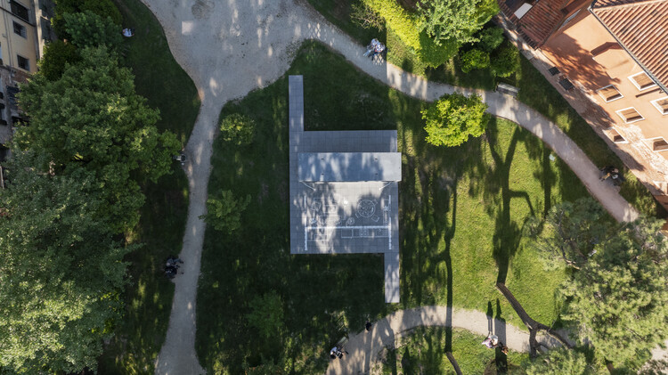 Entre la demanda de vivienda y los objetivos ambientales: Alejandro Aravena sobre soluciones incrementales y hormigón de cero emisiones netas - Imagen 10 de 34