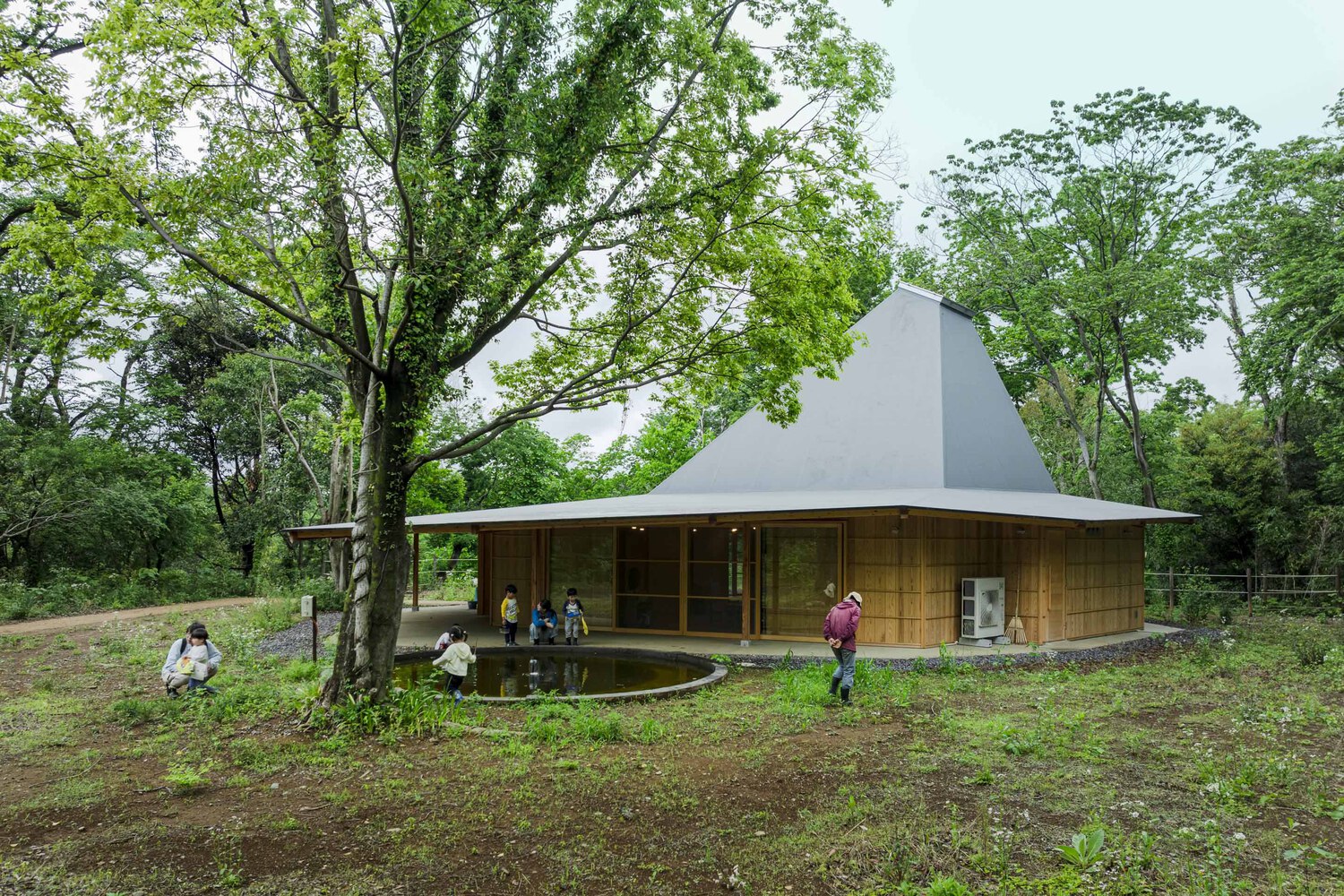 Hut of Hat / Tezuka Architects