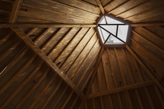 Cabaña del Sombrero / Tezuka Architects - Fotografía interior, Madera, Fijación Vigas