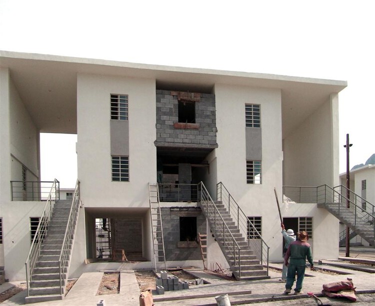 Entre la demanda de vivienda y los objetivos ambientales: Alejandro Aravena sobre soluciones incrementales y hormigón de cero emisiones netas - Imagen 34 de 34