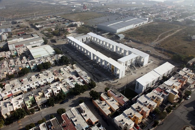 Entre la demanda de vivienda y los objetivos ambientales: Alejandro Aravena sobre soluciones incrementales y hormigón de cero emisiones netas - Imagen 28 de 34