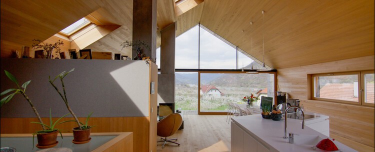 Leading with Daylight: A Glimpse Inside the House by the Garden of Venus - Image 1 of 14