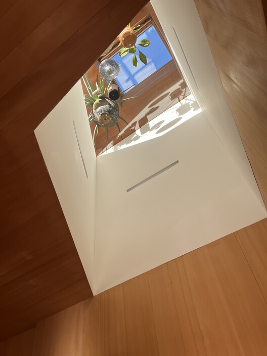 Leading with Daylight: A Glimpse Inside the House by the Garden of Venus - Image 5 of 14