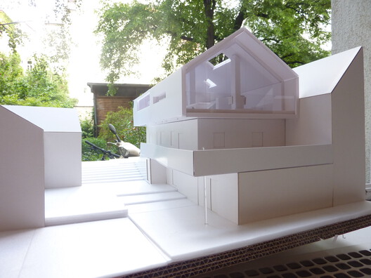 Leading with Daylight: A Glimpse Inside the House by the Garden of Venus - Image 9 of 14