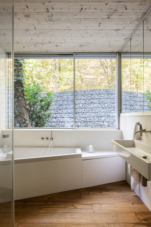 Banánka House / Pauliny Hovorka Architekti - Interior Photography, Bathroom, Bathtub, Sink