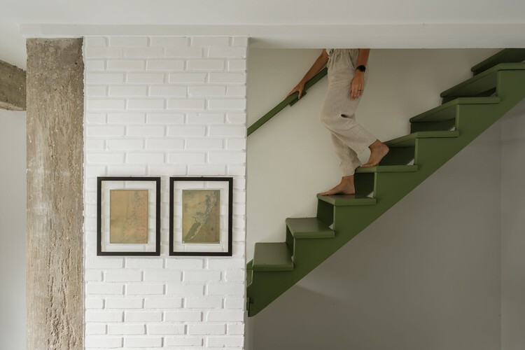 Casas Junco / Less Estúdio - Fotografia de Interiores, Escada, Madeira, Corrimão