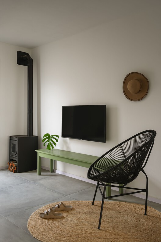 Casas Junco / Less Estúdio - Fotografia de Interiores, Madeira, Iluminação, Cadeira