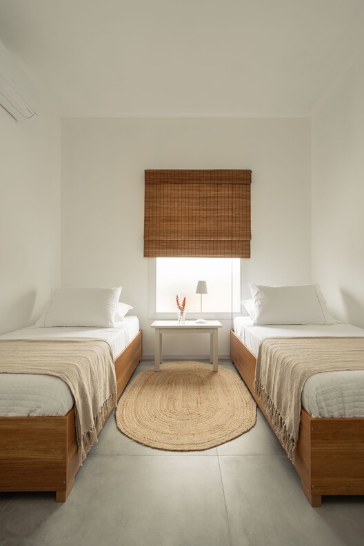 Casas Junco / Less Estúdio - Fotografia de Interiores, Dormitório, Madeira, Cama