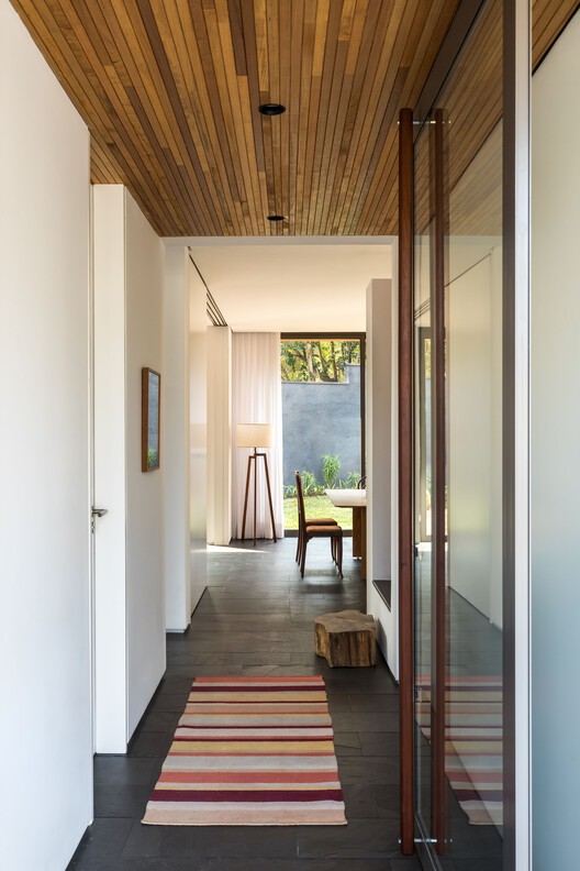 Casas AV+2F / Arquea Arquitetos - Fotografia de Interiores, Madeira, Iluminação, Cadeira, Vidro