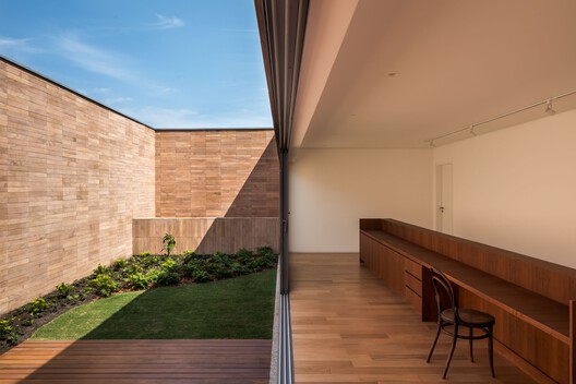 Casas AV+2F / Arquea Arquitetos - Fotografia de Exterior, Madeira, Tijolo
