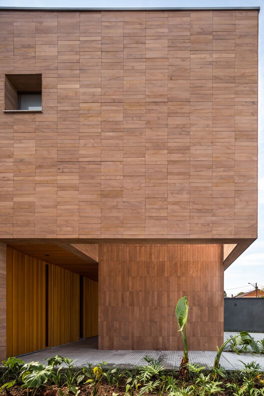 Casas AV+2F / Arquea Arquitetos - Fotografia de Interiores, Madeira, Tijolo