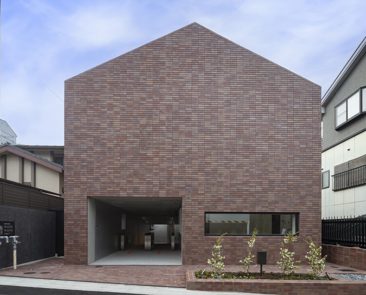 Edifício Sosho-kan da Universidade de Artes de Kyoto / Takenaka Corporation - Fotografia de Exterior, Tijolo