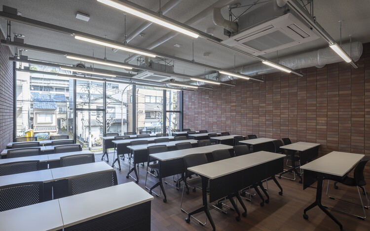 Edifício Sosho-kan da Universidade de Artes de Kyoto / Takenaka Corporation - Fotografia de Interiores, Sala de Jantar, Cadeira