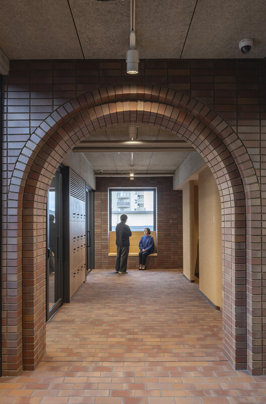 Edifício Sosho-kan da Universidade de Artes de Kyoto / Takenaka Corporation - Fotografia de Interiores, Tijolo, Arco